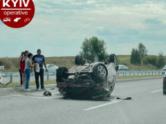 Під Києвом сталася ДТП із перекиданням автомобіля