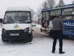 У Борисполі зіштовхнулося дві маршрутки (ФОТО)