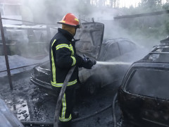 У Михайлівці-Рубежівці загорілися одразу дві автівки
