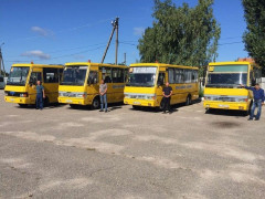 На вулиці Таращі виїхали чотири відремонтовані шкільні автобуси