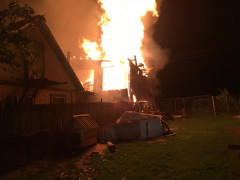 На Ставищенщині всю ніч гасили пожежу в будинку (ФОТО)