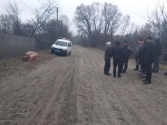 До будинку активістки в Обуховичах невідомі принесли труну (ФОТО)