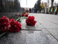 В Іванкові встановили меморіальну дошку загиблому в зоні АТО юнаку (ФОТО)