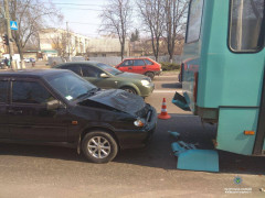  У Борисполі п’яний водій врізався у автобус з пасажирами (ФОТО)