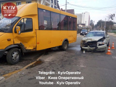 В Ірпені легковий автомобіль в’їхав у автобус (ФОТО)