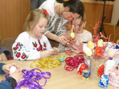  На Київщині юні майстри вчилися робити писанки (ФОТО)