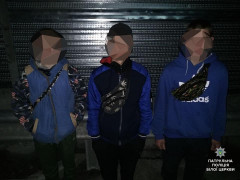 На Київщині неповнолітні навколішки просили підвезти їх до столиці (ФОТО)