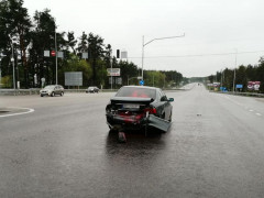 Під Києвом через порушення правил дорожнього руху зіткнулося два автомобілі (ФОТО)