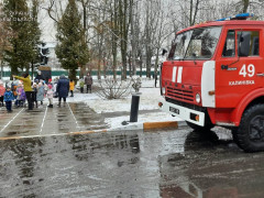 Замикання в калинівському дитсадку: рятувальники евакуювали близько 80-ох дітей