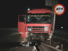 Як чіп п'яний: на Бориспільщині водій фури спричинив ДТП (ВІДЕО)