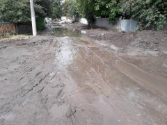 Колапс на одній вулиці: у Борисполі дорога перетворилася на болото