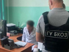 На Київщині кардіолога затримали на вимаганні хабаря за звільнення від служби в армії