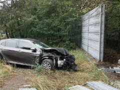 Жінка на Toyota Camry врізалася у паркан державної резиденції у Конча-Заспі