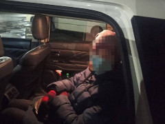 Білоцерківські патрульні біля лісу знайшли зниклу дівчину