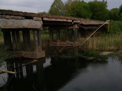 У Макарівському районі обвалився міст: пошкоджено газопровід (ФОТО)