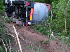  Сон за кермом: на Київщині відбулася ДТП із перекиданням авто (ФОТО)