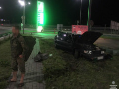 У Бориспільському районі п’яний хлопець спричинив ДТП на автозаправці 