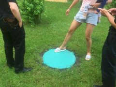 У Василькові 2-річна дитина провалилися у каналізаційний люк 