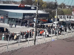 Фото дня: на відкриття АТБ у Тетієві зібралася половина міста