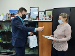 У Славутичі подружжя, яке виховує семеро дітей, отримало ключі від котеджу