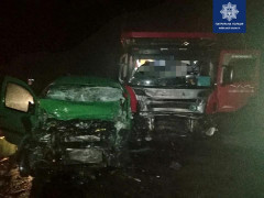 Зіткнення на зустрічній: на Київщині в ДТП загинув водій мікроавтобуса (ФОТО)