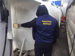 На Київщині з незаконної АЗС вилучили більше трьох тон палива (ФОТО)
