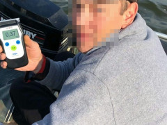 На Київщині чоловік катався на човні у стані алкогольного сп’яніння