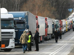 Транспортний колапс призвів до обмеження в’їзду вантажівок до столиці