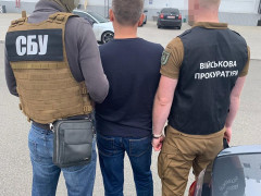  На Київщині СБУ затримала митника на хабарі 450 доларів