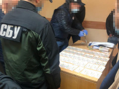 На Київщині СБУ викрила на хабарі у розмірі 500 тисяч гривень правоохоронця (ФОТО)
