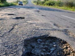 Відомого політолога здивувала "якість" доріг в Ірпені