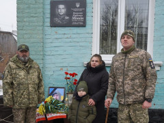У Фастові відкрили меморіальну дошку загиблому на Донбасі бійцю