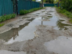 У Борисполі дороги перетворилися на озера (ФОТО)