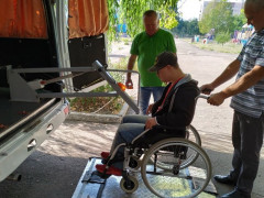 У Славутичі почало працювати соціальне таксі