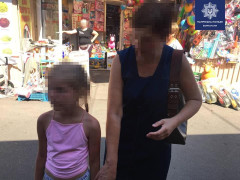 Поки мати спала: бориспільські поліцейські повернули додому зниклу дівчинку