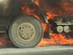 На Житомирській трасі на ходу загорілась вантажівка (ВІДЕО)