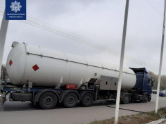 На Кільцевій дорозі затримали водія бензовозу (ФОТО)