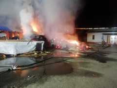 У Білій Церкві майже 20 вогнеборців гасили масштабну пожежу в цеху (ФОТО)