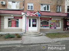 У Білій Церкві двоє чоловіків вкрали з магазину 12 шуб (ФОТО)