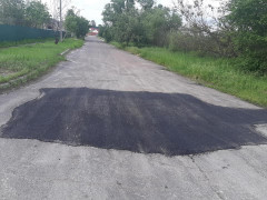 У селі на Бучанщині комунальники розпочали ямковий ремонт доріг (ФОТО)