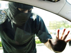 Із кастетом та на краденому BMW: у Глевасі затримали зловмисника (ВІДЕО)
