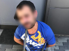В Обухові чоловік накинувся на підлітків із ножем та пограбував їх (ФОТО)