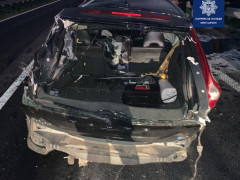 Біля повороту на Ставище водій Volvo врізався у відбійник (ФОТО)