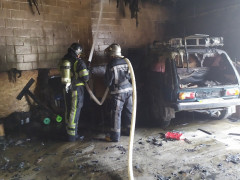 Через пожежу в гаражі у Білій Церкві згоріли три автівки і мотоцикл (ФОТО)