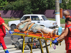 У Переяславі водій мопеда проігнорував ПДР та потрапив під колеса (ФОТО)