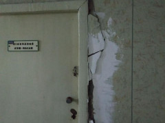 В Обухові на очах розсипається лікарня (ФОТО)