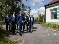  Зеленського занесло в село під Києвом: розбирався з місцевим реєстратором