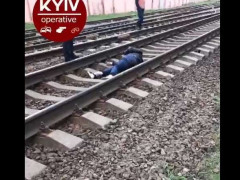 Під колеса бориспільського експреса потрапила молода дівчина (ВІДЕО)