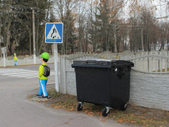 У селах Ставищенської громади встановлюють контейнери для відходів (ФОТО)