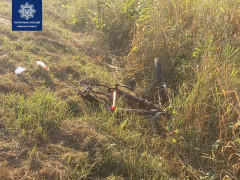 На трасі під Києвом легковик "зніс" велосипедиста (ФОТО)